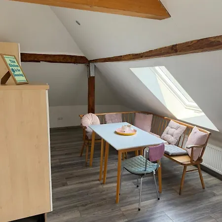 Gemuetliche Dachwohnung Mit Sandsteinfelsenblick Apartman *